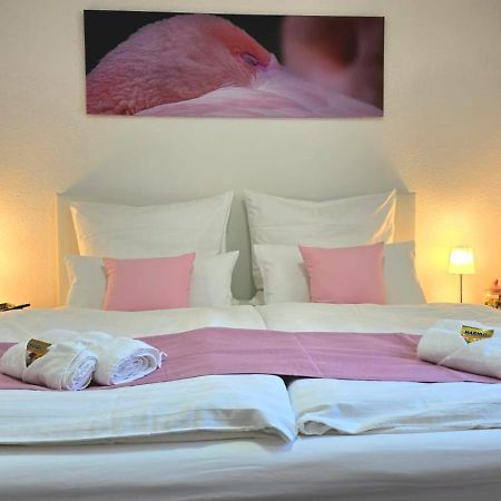 Happy Homes Pink - Up To 5 - Kueche - W-Lan - Netflix - Honig - Badewanne Nidda المظهر الخارجي الصورة