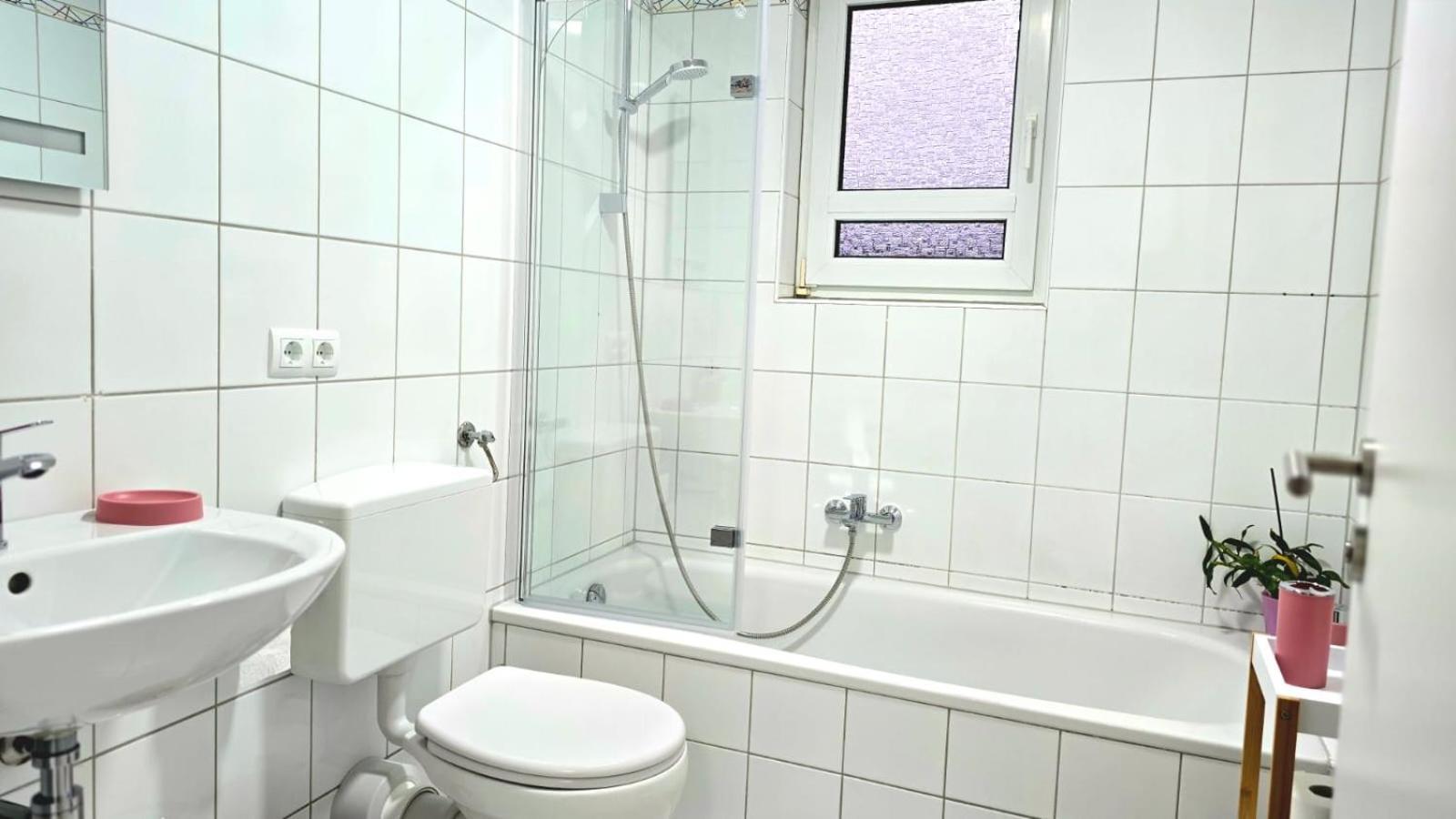 Happy Homes Pink - Up To 5 - Kueche - W-Lan - Netflix - Honig - Badewanne Nidda المظهر الخارجي الصورة