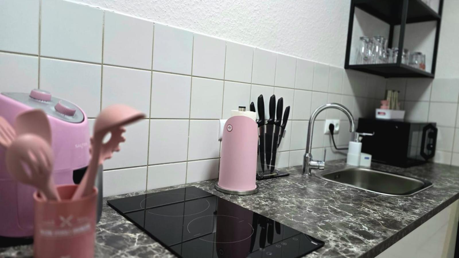 Happy Homes Pink - Up To 5 - Kueche - W-Lan - Netflix - Honig - Badewanne Nidda المظهر الخارجي الصورة