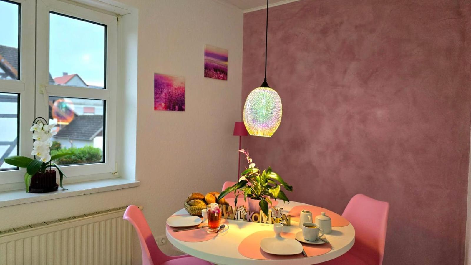Happy Homes Pink - Up To 5 - Kueche - W-Lan - Netflix - Honig - Badewanne Nidda المظهر الخارجي الصورة