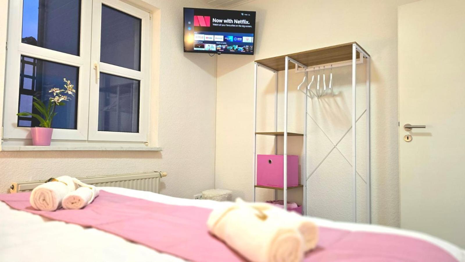 Happy Homes Pink - Up To 5 - Kueche - W-Lan - Netflix - Honig - Badewanne Nidda المظهر الخارجي الصورة
