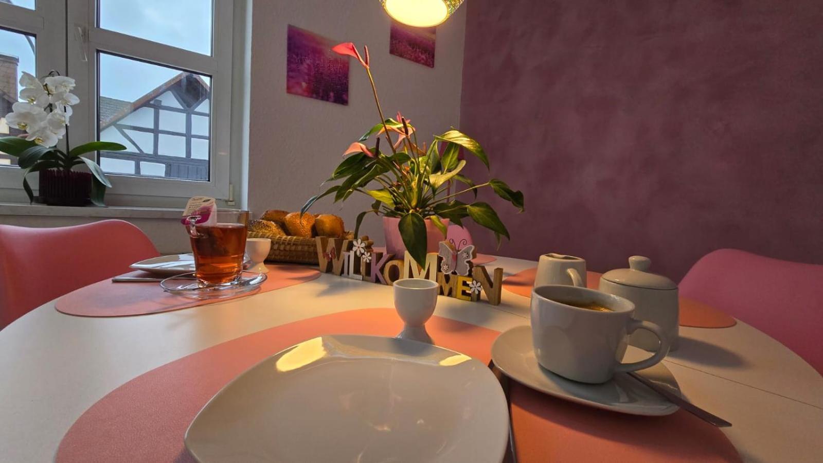Happy Homes Pink - Up To 5 - Kueche - W-Lan - Netflix - Honig - Badewanne Nidda المظهر الخارجي الصورة