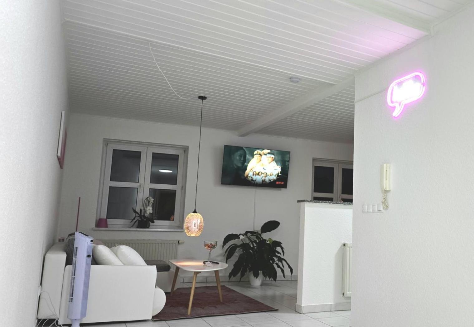 Happy Homes Pink - Up To 5 - Kueche - W-Lan - Netflix - Honig - Badewanne Nidda المظهر الخارجي الصورة