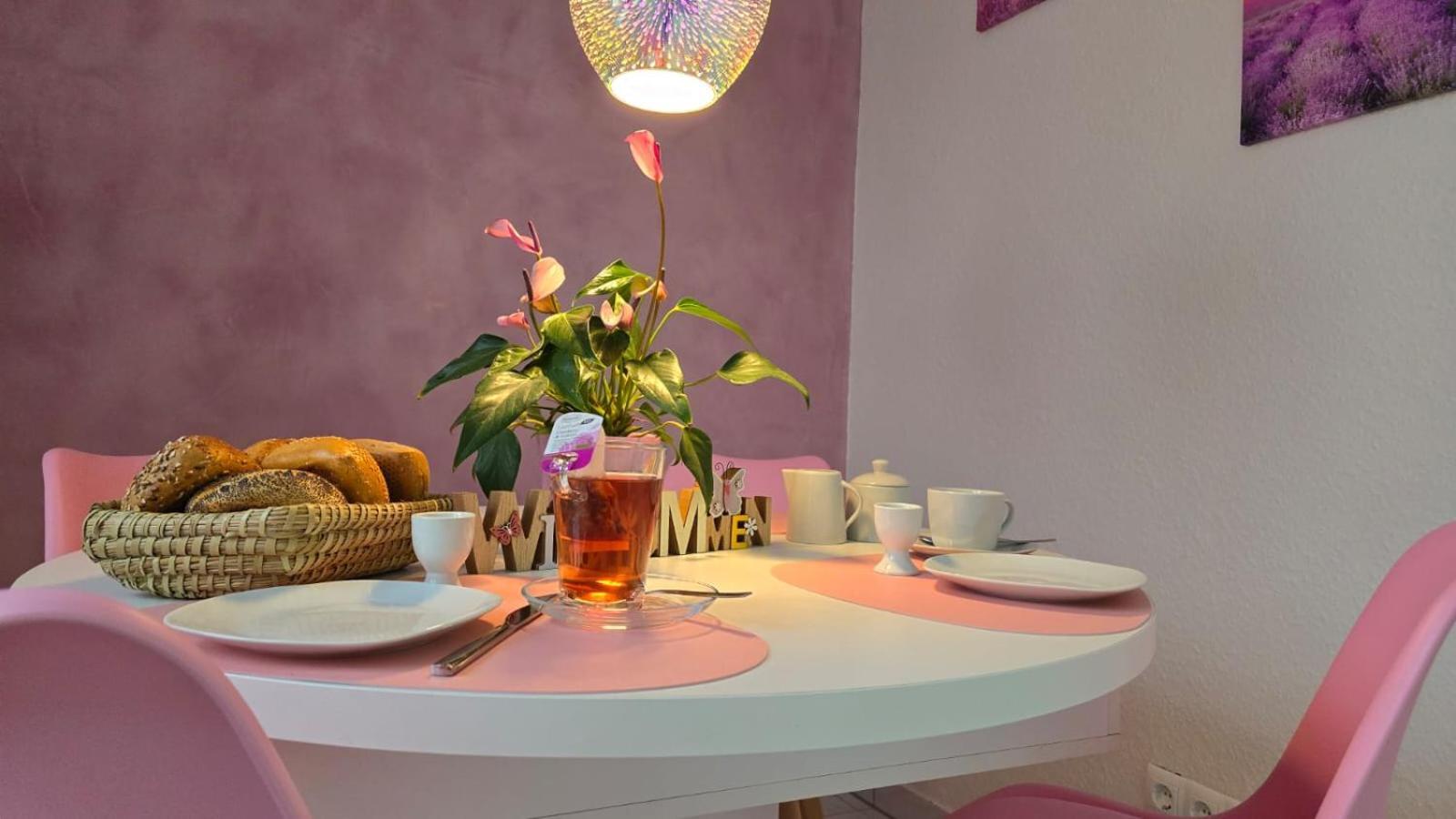 Happy Homes Pink - Up To 5 - Kueche - W-Lan - Netflix - Honig - Badewanne Nidda المظهر الخارجي الصورة